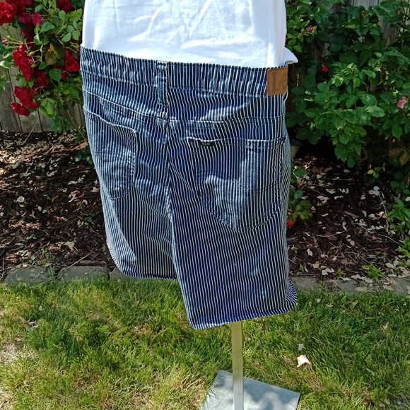 LEE LEG MID RISE BLUE STRIPED JEANS SHORTS LADIES SIZE 20 - Picture 4 of 10